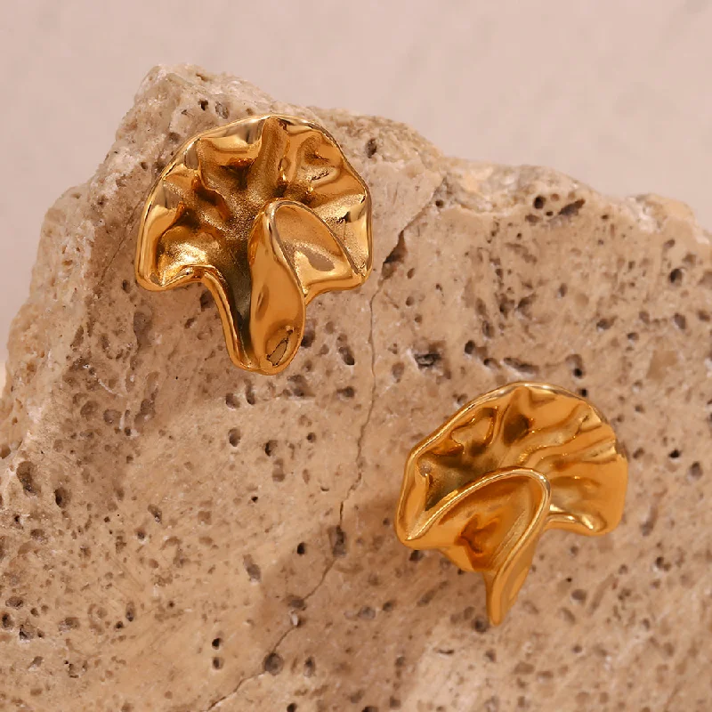 Irregular Beating Pattern Flip Pleated Ear Studs-Gold