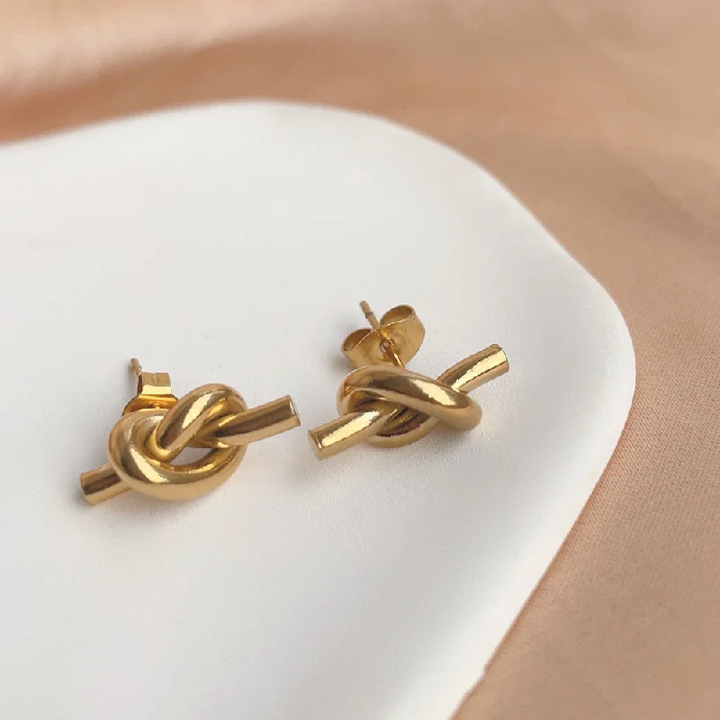 B176 Knotted Stud Earrings Gold