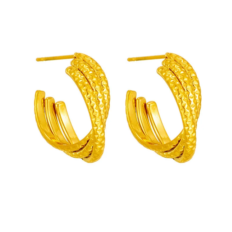 A Pair of Golden Twist Three-Ring C- Shaped Ear Studs