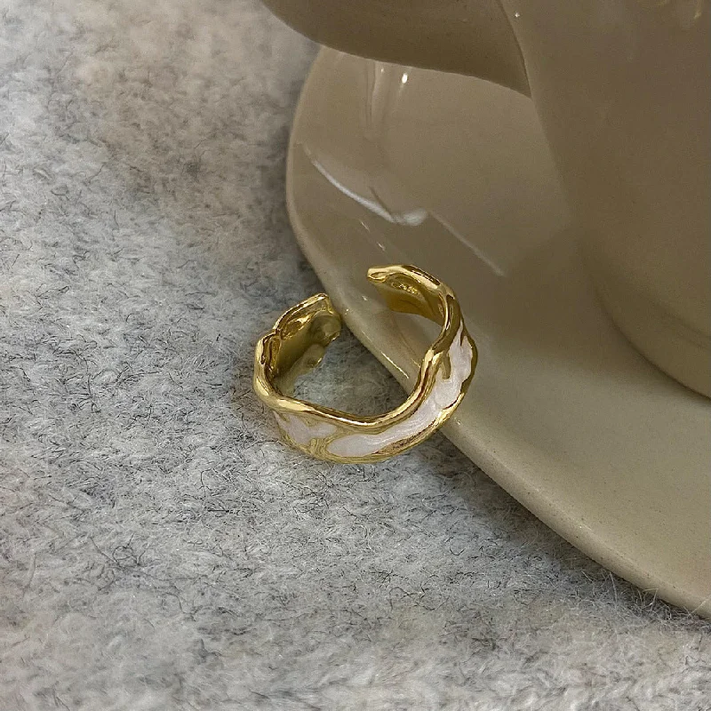 White Drip Pattern Ring