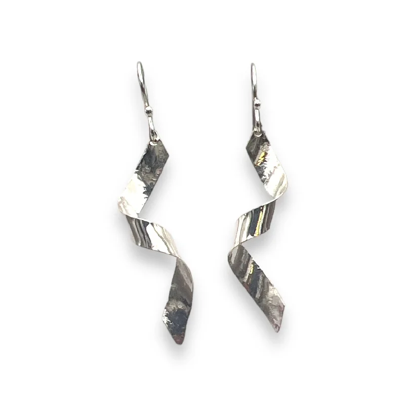 Minimalist Hoop Earrings-2211L - Dangling Confetti