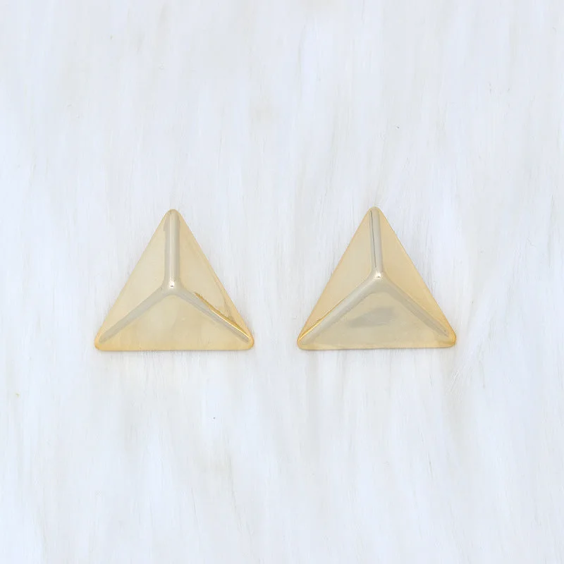 Electroplating Three-Dimensional Triangle-Gold