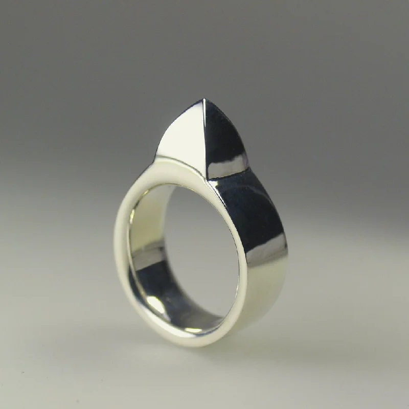 Ak Hürrem Ring