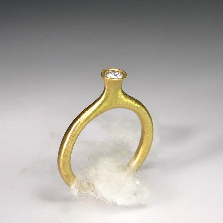 Amphora Solitaire Ring